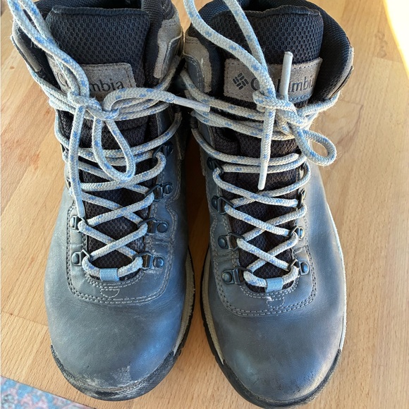 Columbia Women’s Hiking Boots - Picture 1 of 5